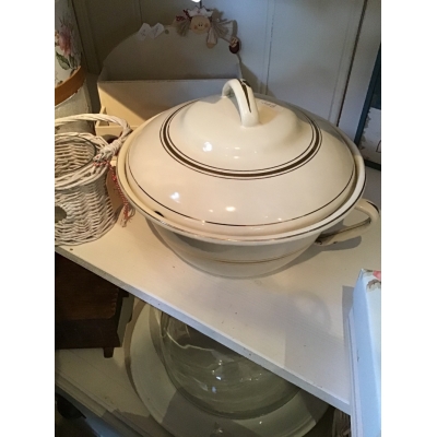 Emaille pan met deksel Emaille pan met deksel